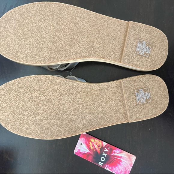 Roxy Champagne Sandals NWT size 7 and 8 - Picture 3 of 3